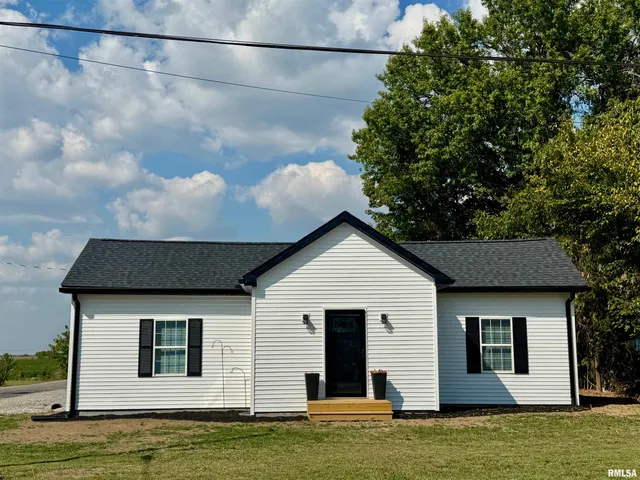 $230,000 | 309 West Main Street, Ewing, IL 62836