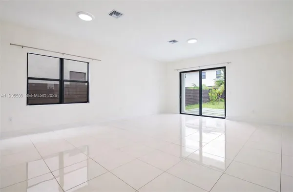 $6,500 | 8836 Northwest 161st Terrace, Miami Lakes, FL 33018