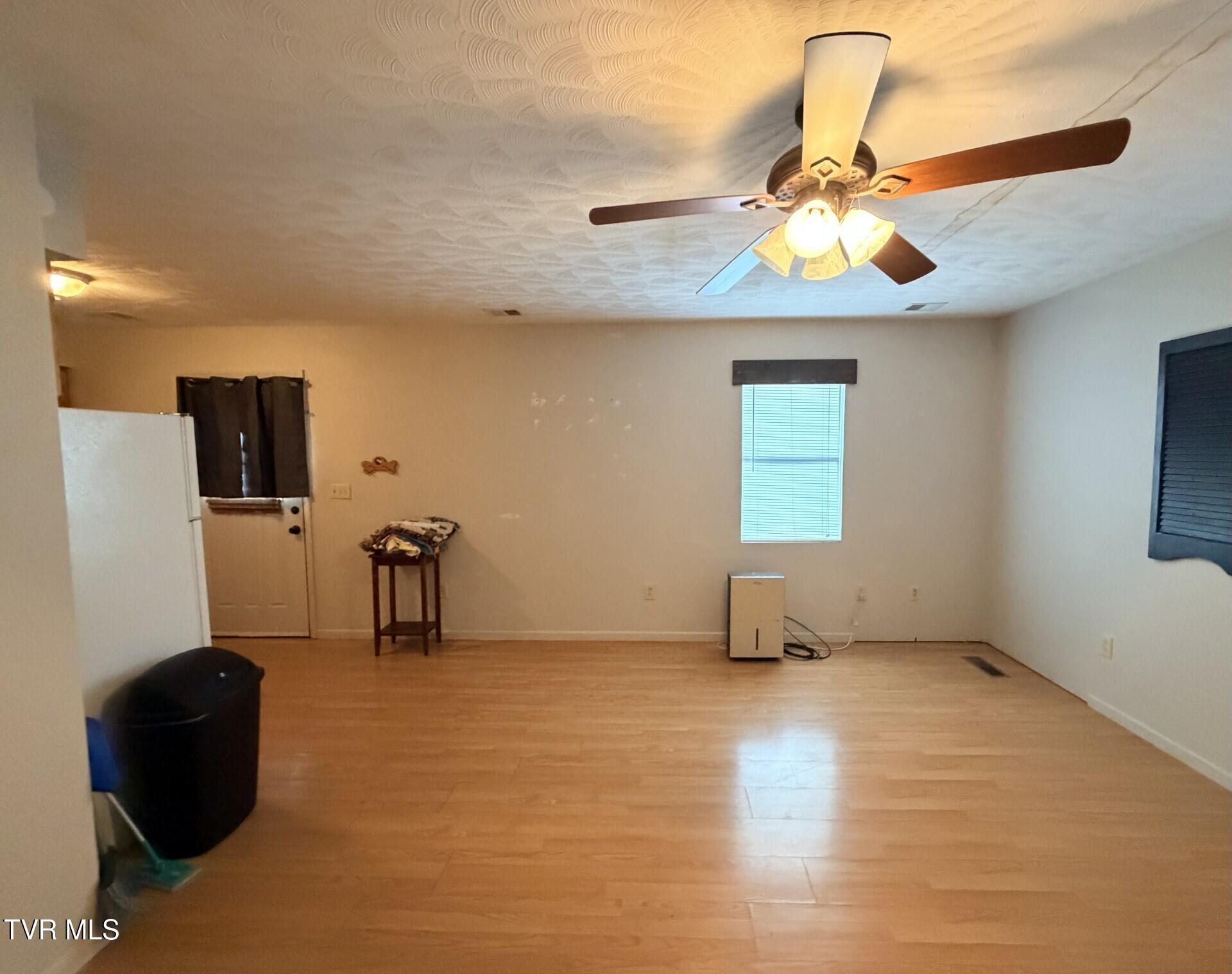 14229 Bull Run Road Coeburn, VA 24230 - Photo 17 of 27 Living room 2
