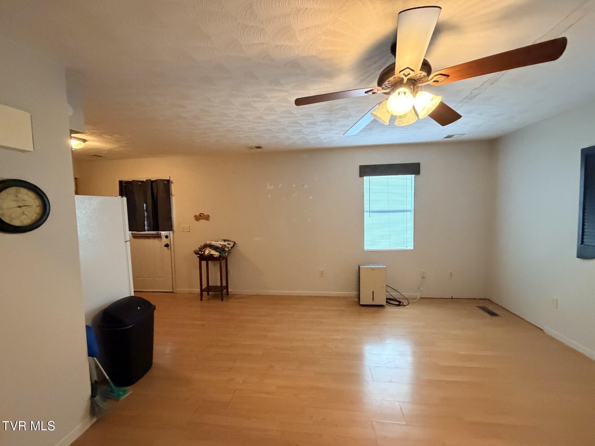 14229 Bull Run Road Coeburn, VA 24230 - Photo 18 of 27 Living room 3