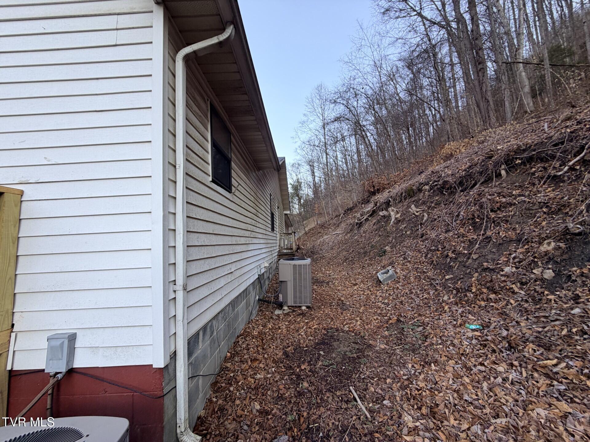 14229 Bull Run Road Coeburn, VA 24230 - Photo 5 of 27 Back