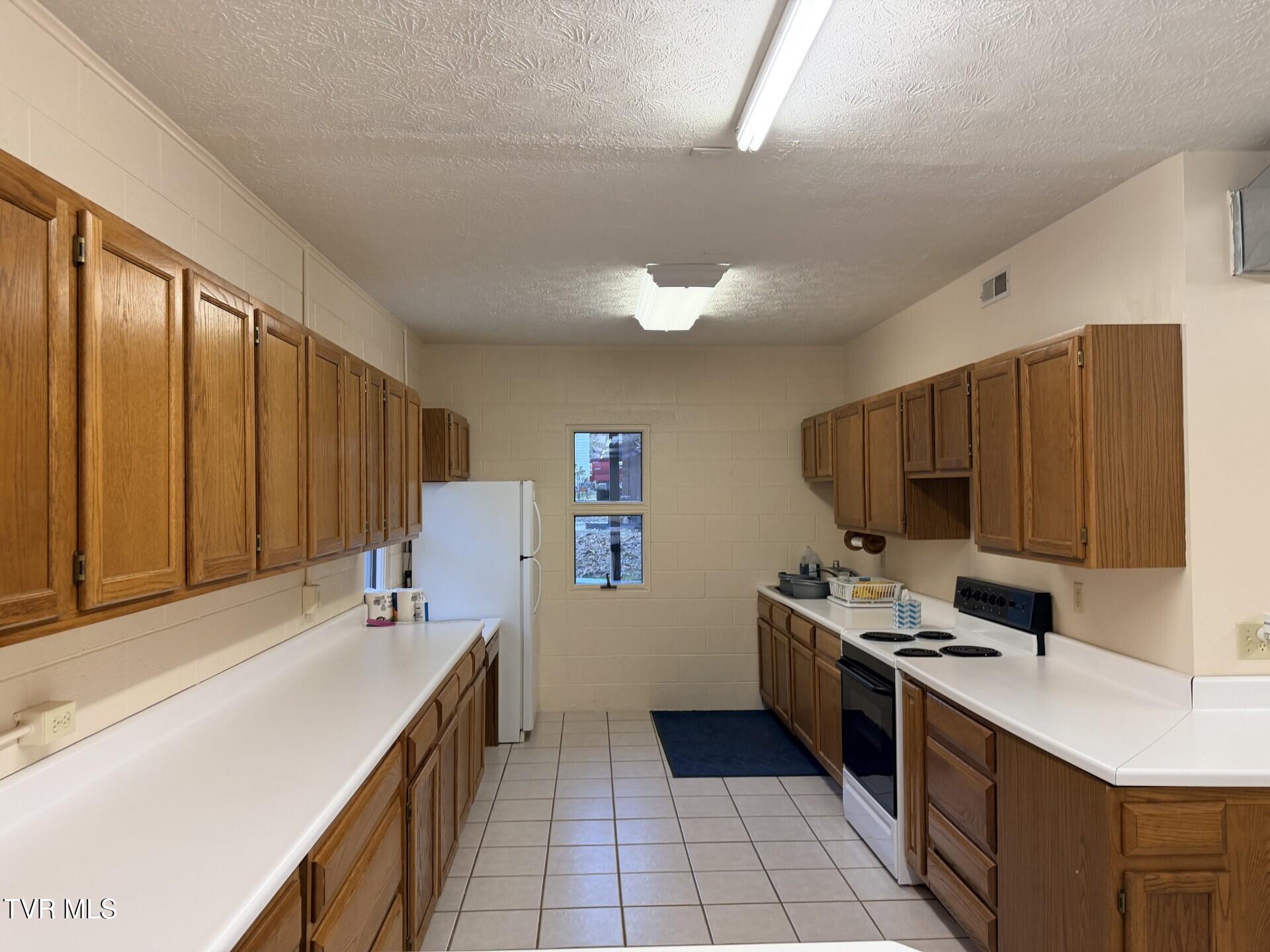 14229 Bull Run Road Coeburn, VA 24230 - Photo 7 of 27 Main floor kit 2