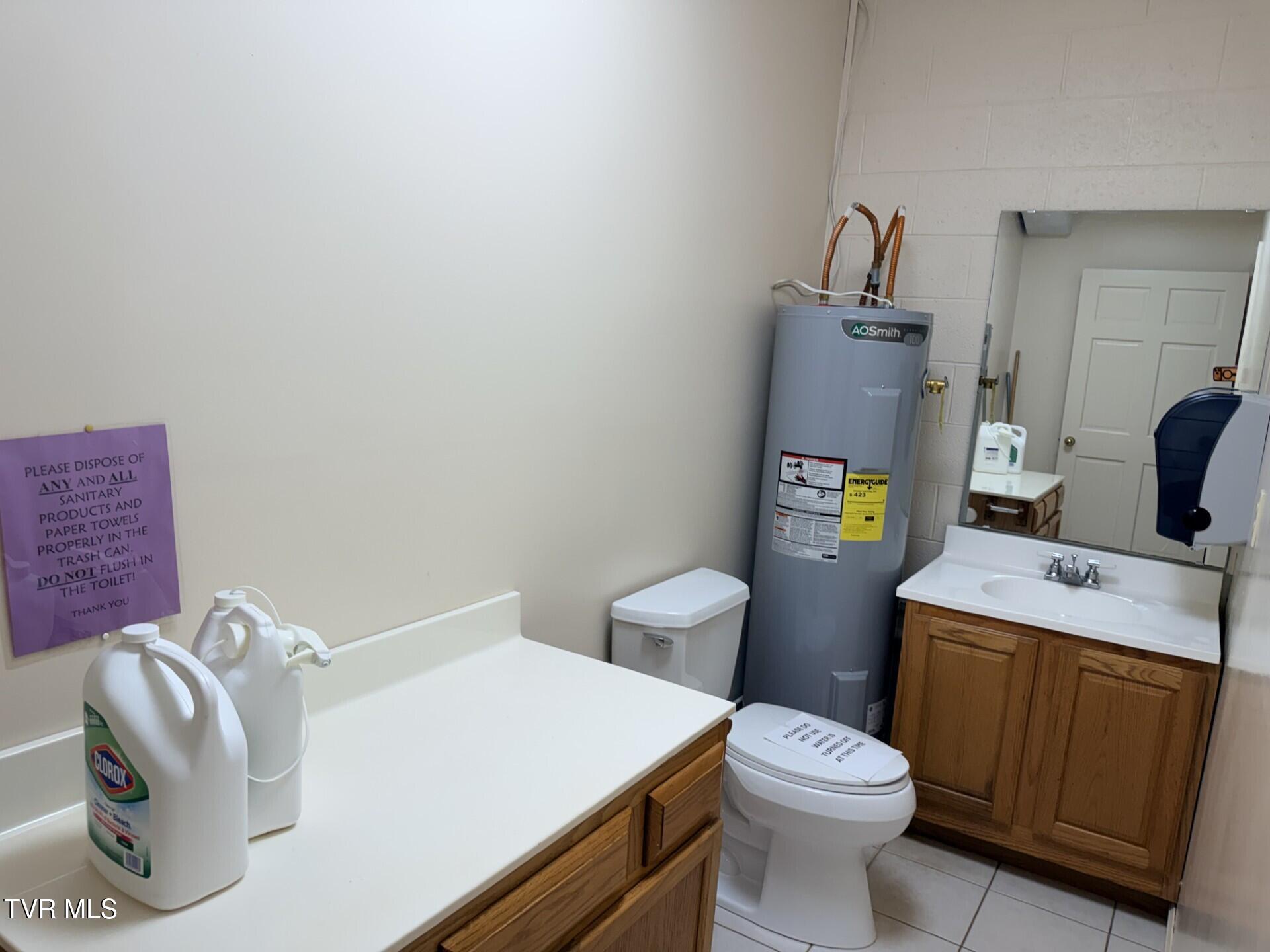 14229 Bull Run Road Coeburn, VA 24230 - Photo 10 of 27 Main floor bath