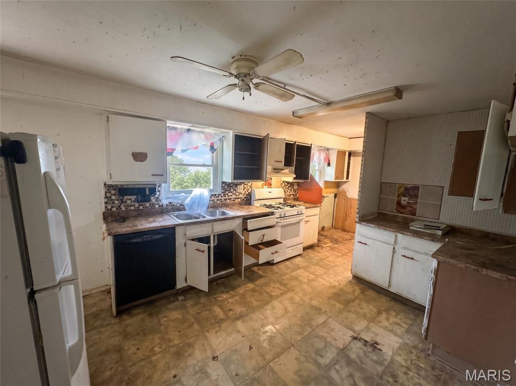 11424 Larimore Road St. Louis, MO 63138 - Photo 3 of 15