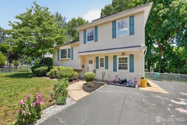 $699,000 | 8 Alpine Court, East Brunswick, NJ 08816