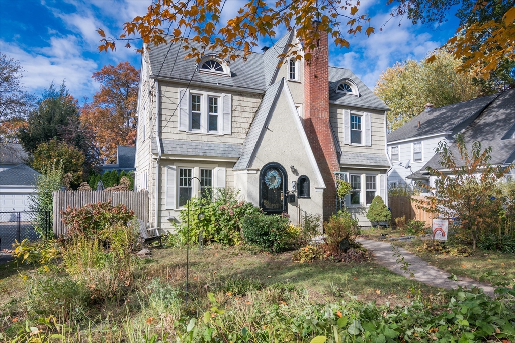 28 Rencelau Street Springfield, MA 01118 - Photo 2 of 34 a front view of a house with garden