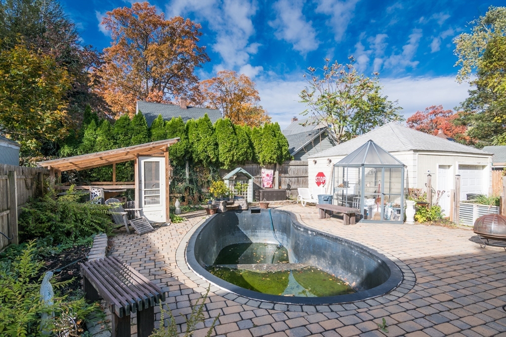 28 Rencelau Street Springfield, MA 01118 - Photo 31 of 34 a house view with sitting space and garden space