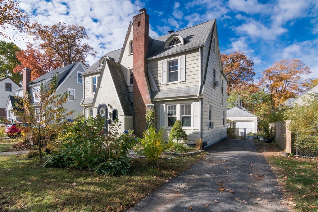 28 Rencelau Street Springfield, MA 01118 - Photo 4 of 34 a front view of a house with garden