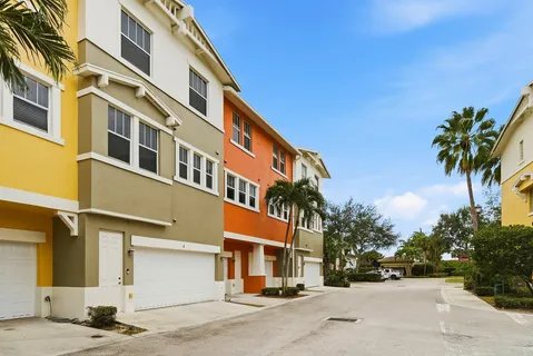 $530,000 | 750 Millbrae Court, Unit 4, West Palm Beach, FL 33401