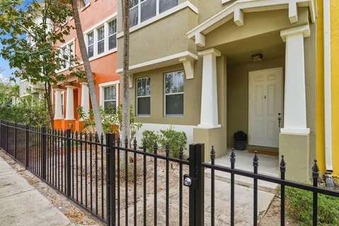 $530,000 | 750 Millbrae Court, Unit 4, West Palm Beach, FL 33401