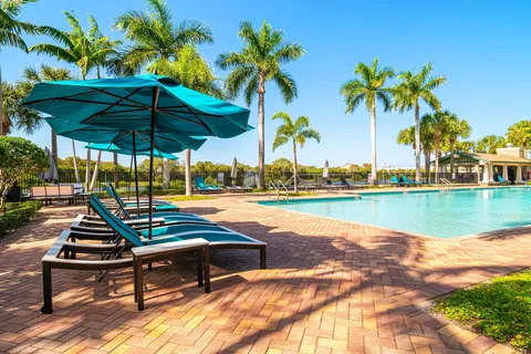 $530,000 | 750 Millbrae Court, Unit 4, West Palm Beach, FL 33401