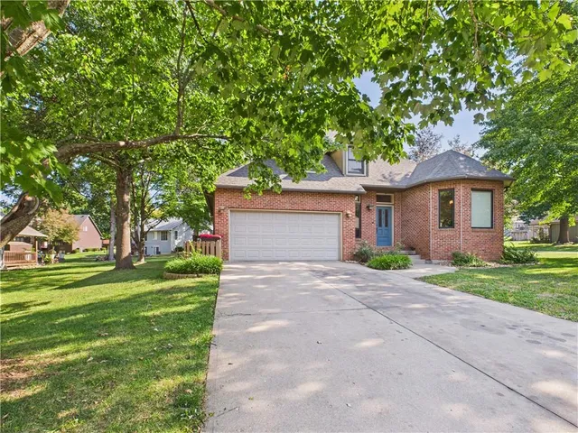 $321,000 | 1505 Hunters Circle, Sedalia, MO 65301