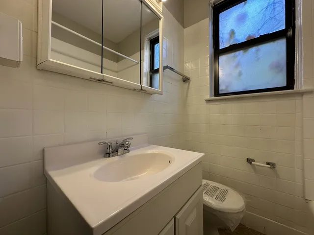 $1,295 | 661 West Sheridan Road, Unit 409, Chicago, IL 60613