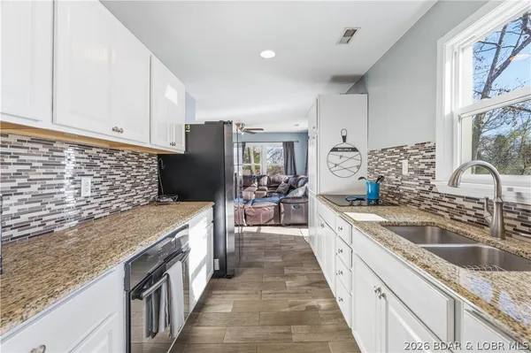 $375,000 | 31806 Lakeview Lane, Gravois Mills, MO 65037