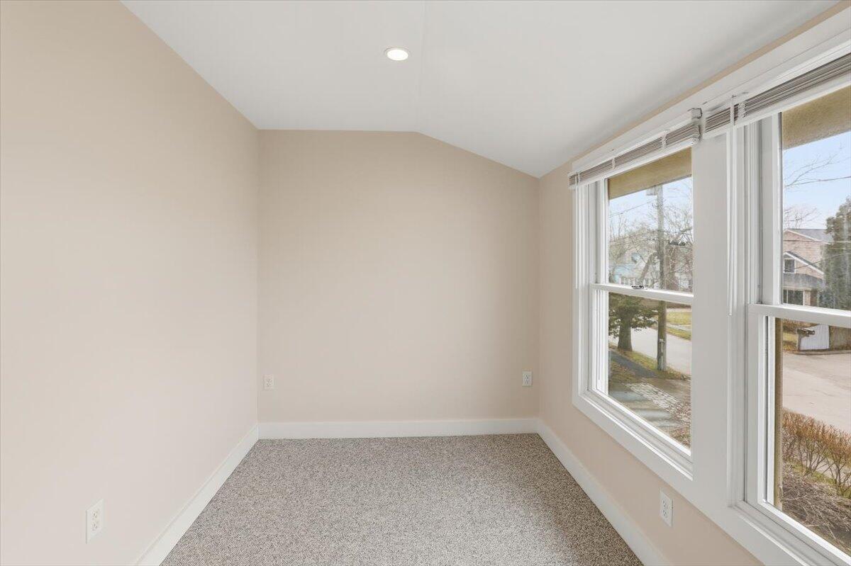 20 Nye Road, Unit 2026 Falmouth, MA 02540 - Photo 28 of 72 an empty room with windows