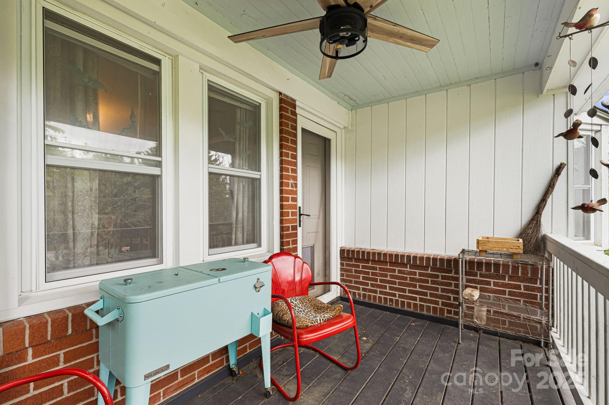 1271 Upper Brush Creek Road Fairview, NC 28730 - Photo 4 of 36 a living room with furniture