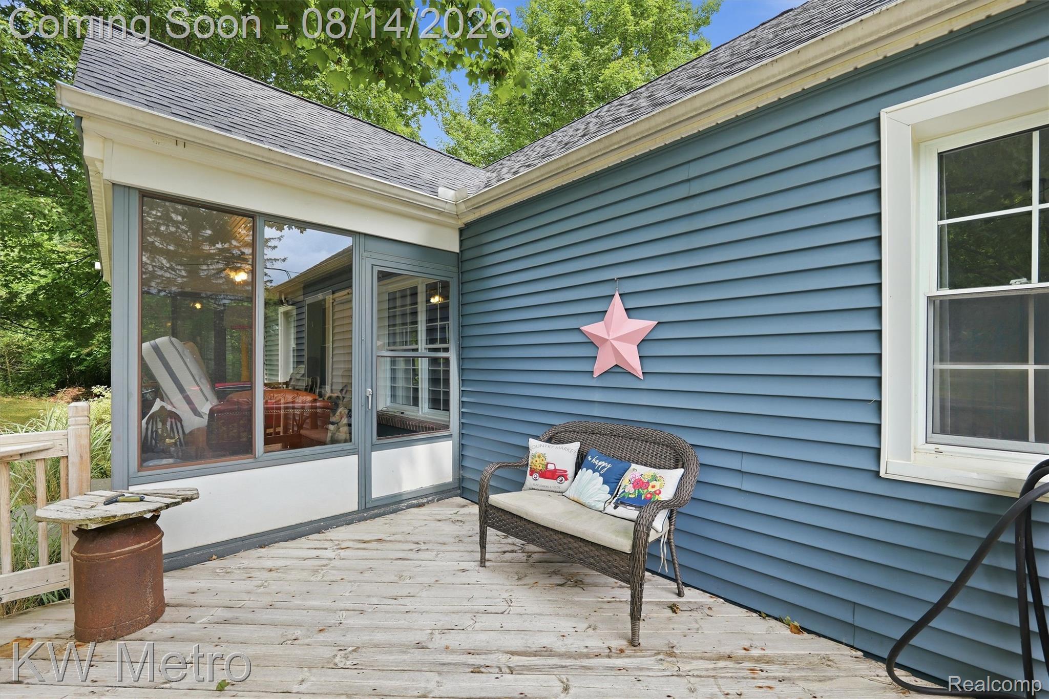 201 South Maple Leaf Road Lapeer, MI 48446 - Photo 29 of 70 Expansive wood deck with a partial screen enclosure, featuring blue horizontal siding and white trim