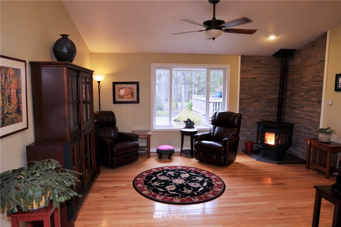 1332 Maple Valley Road Southwest Olympia, WA 98512 - Photo 2 of 17 Gallery Image 2