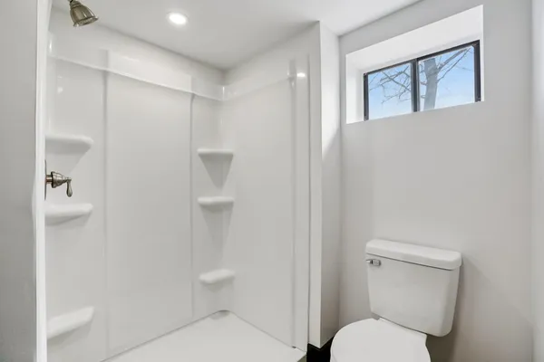 $2,700 | 5039 26th Avenue, Kenosha, WI 53140