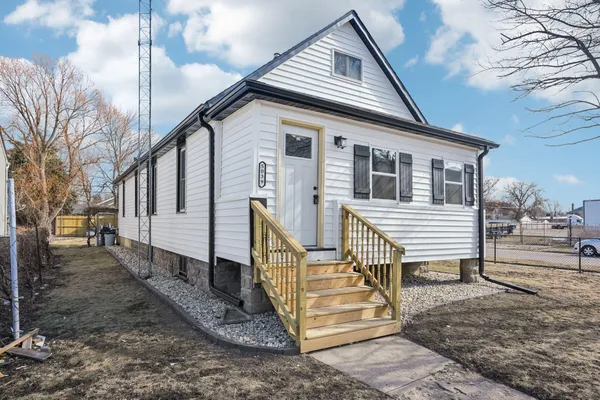 $2,700 | 5039 26th Avenue, Kenosha, WI 53140