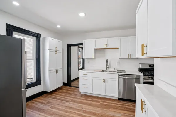 $2,700 | 5039 26th Avenue, Kenosha, WI 53140