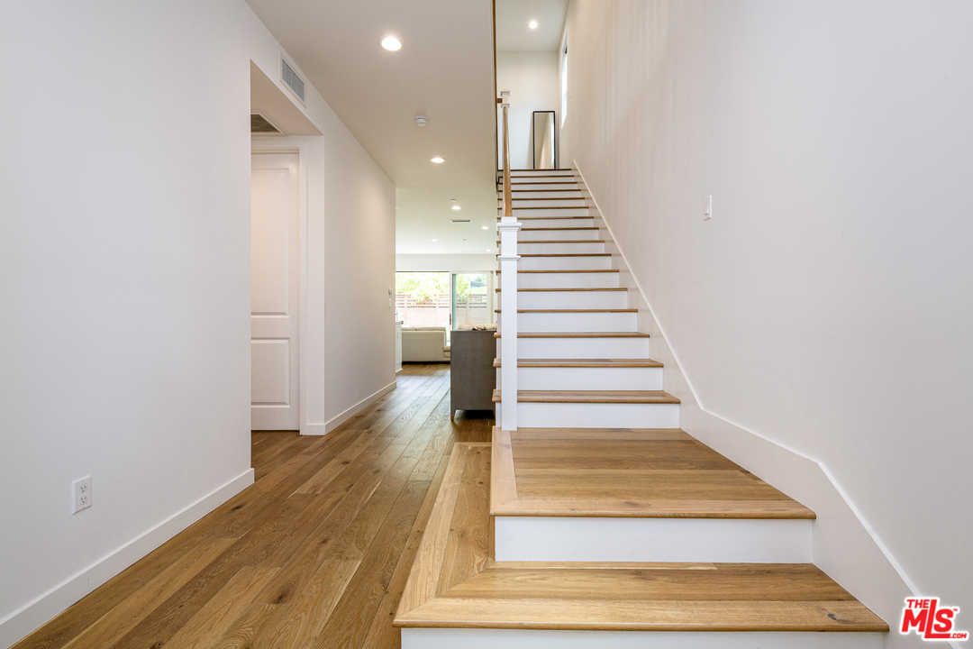 1074 Marco Place Venice, CA 90291 - Photo 2 of 13