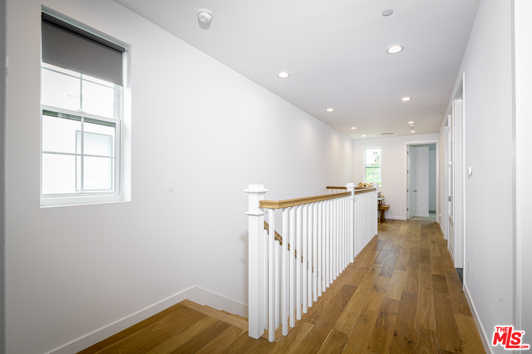 1074 Marco Place Venice, CA 90291 - Photo 11 of 13