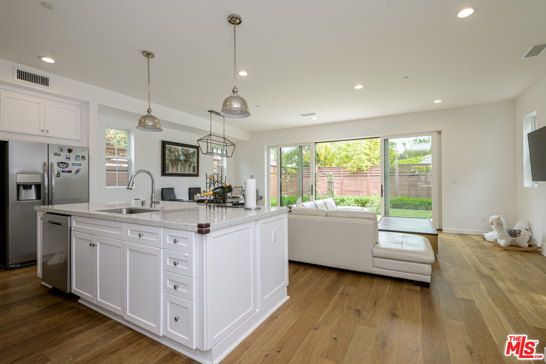 1074 Marco Place Venice, CA 90291 - Photo 3 of 13