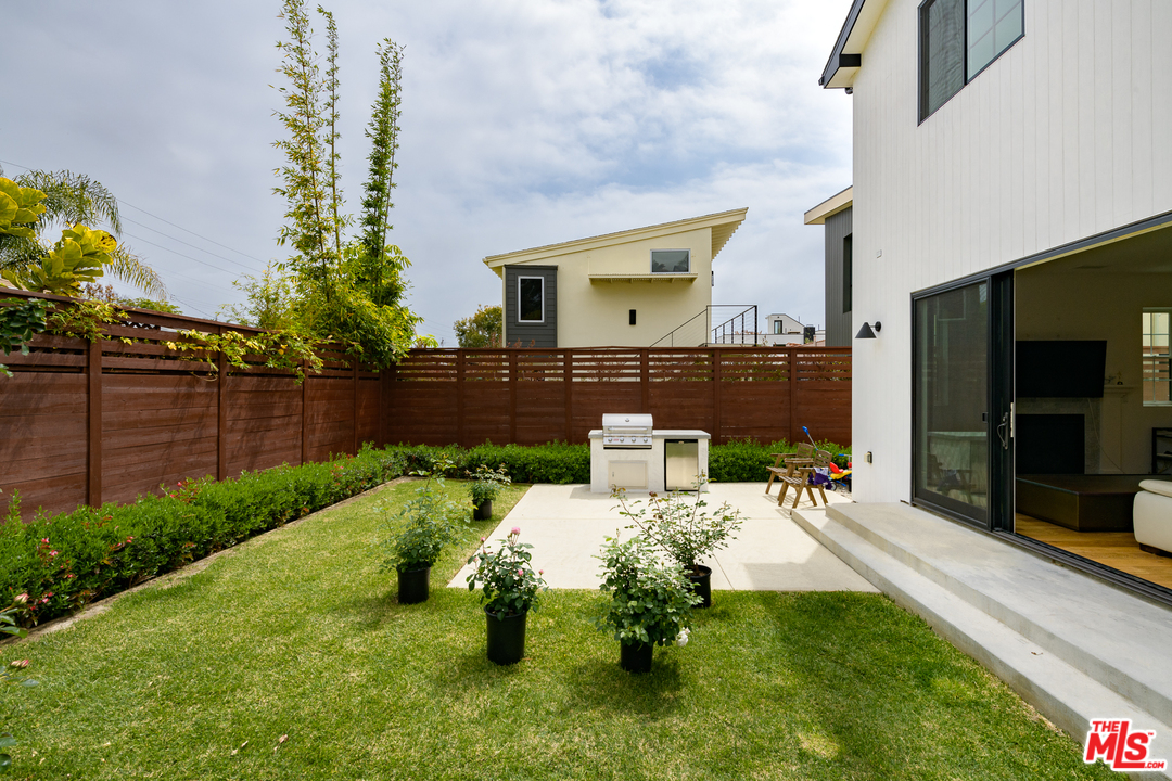 1074 Marco Place Venice, CA 90291 - Photo 7 of 13