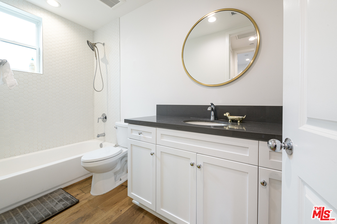 1074 Marco Place Venice, CA 90291 - Photo 10 of 13