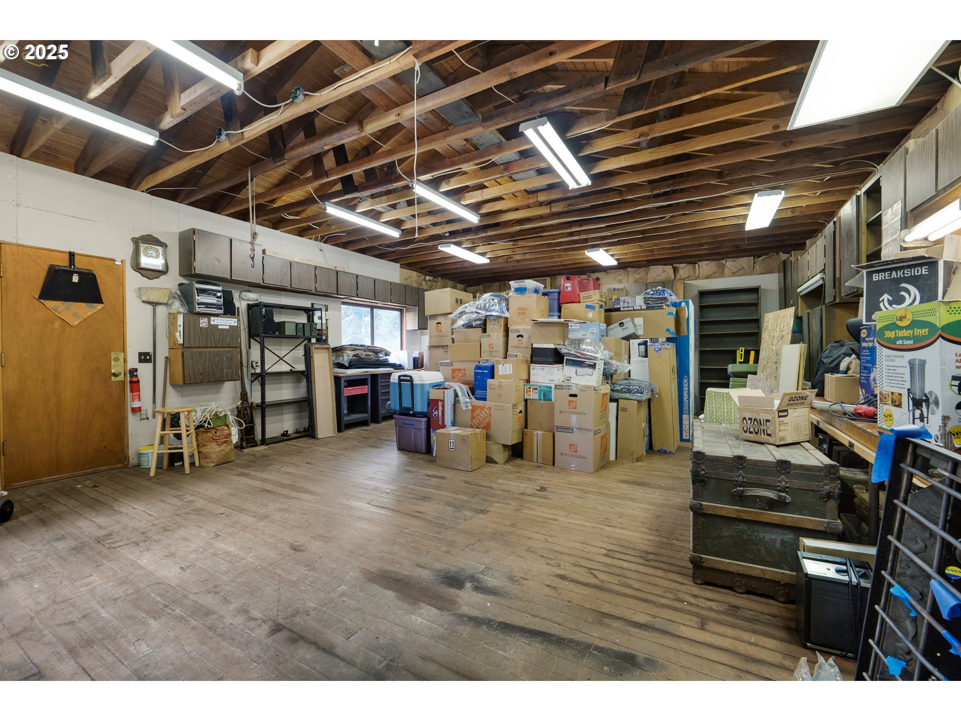 89869 Highway 202 Astoria, OR 97103 - Photo 27 of 30 a view of a storage in a room