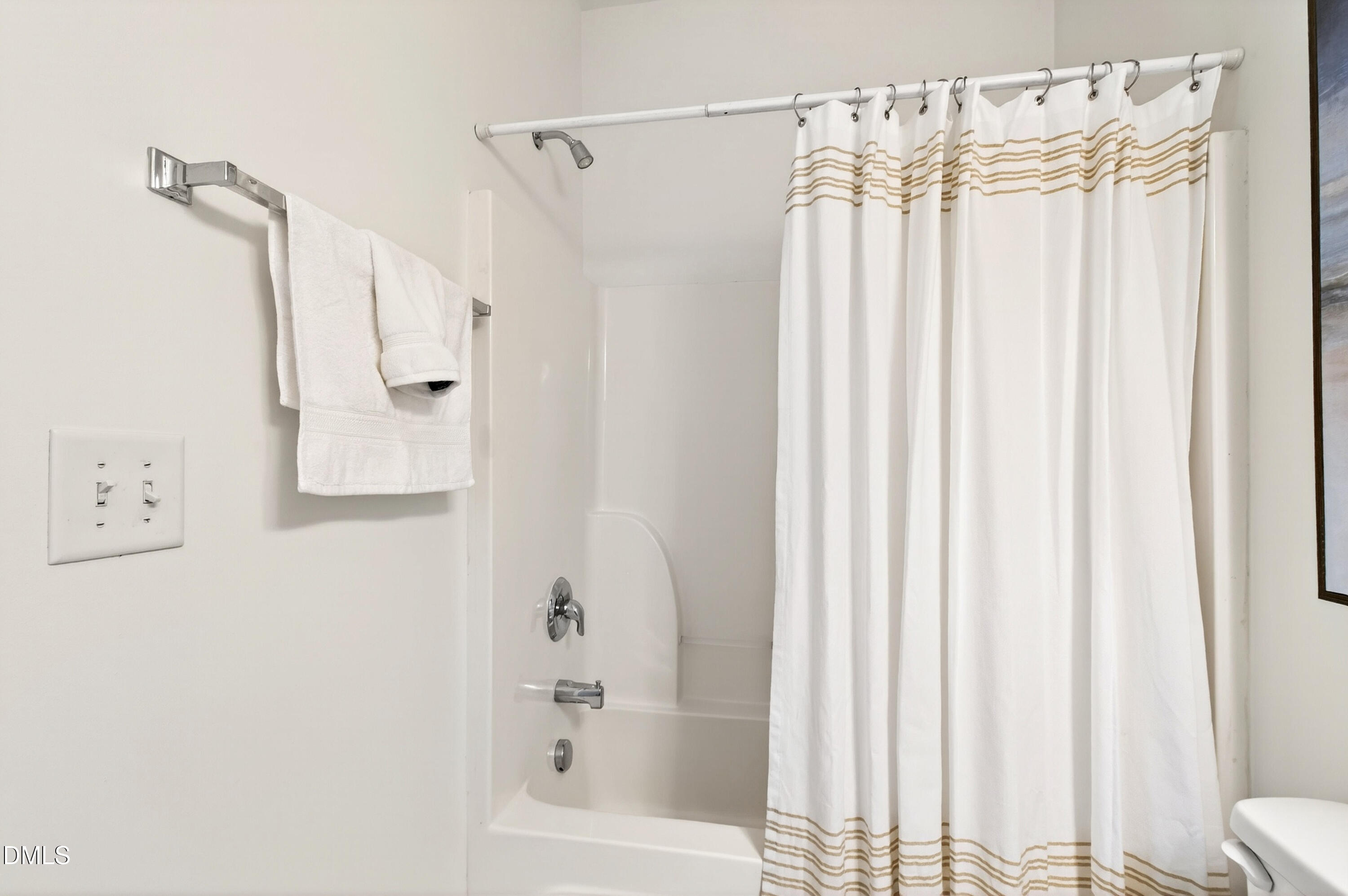5415 Crescentview Parkway Raleigh, NC 27606 - Photo 20 of 64 a bathroom with a shower curtain and a curtain