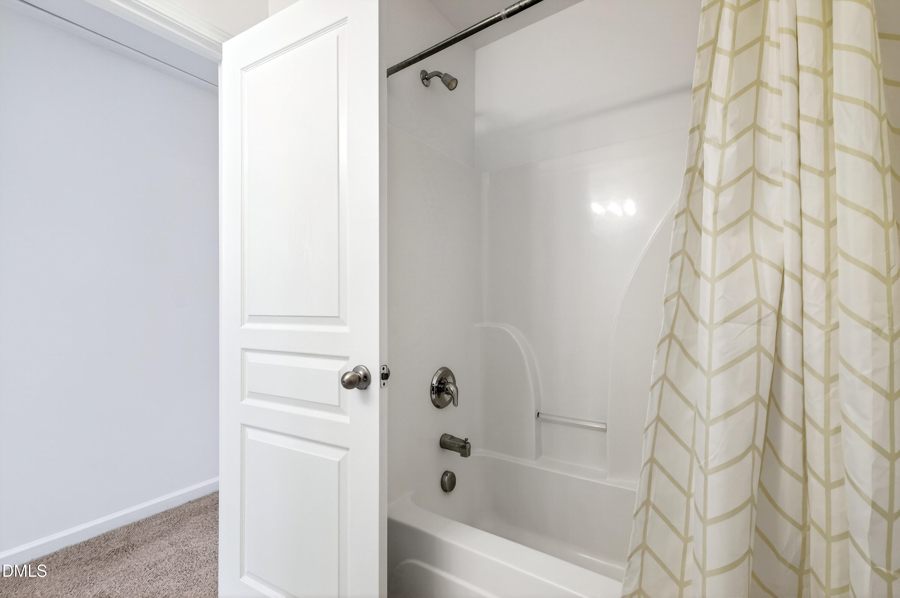 5415 Crescentview Parkway Raleigh, NC 27606 - Photo 47 of 64 a bathroom with a bathtub and shower