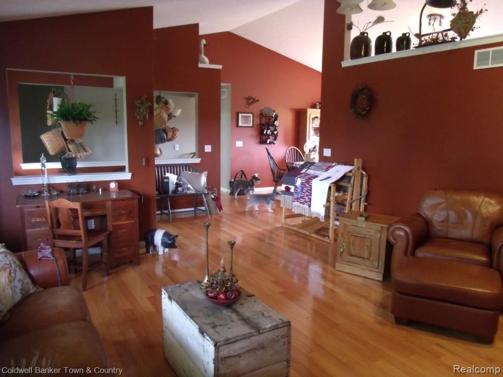 9937 West Iosco Road Fowlerville, MI 48836 - Photo 13 of 35 011.jpg