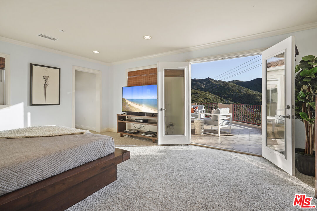 969 Crown Hill Drive Simi Valley, CA 93063 - Photo 21 of 62