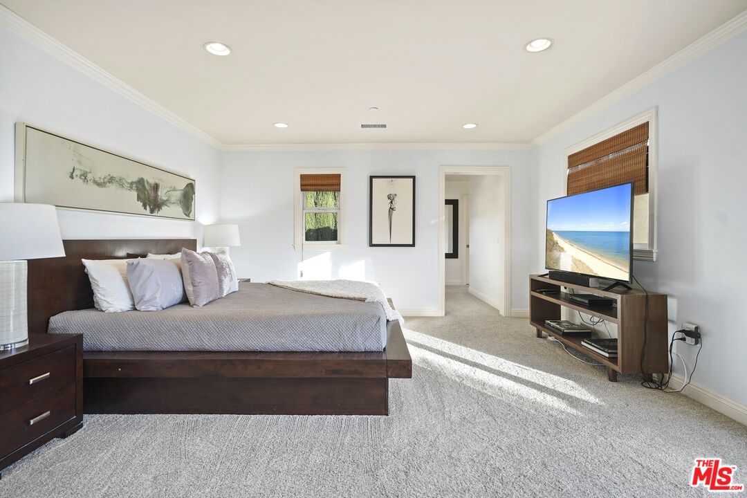 969 Crown Hill Drive Simi Valley, CA 93063 - Photo 28 of 62 a spacious bedroom with a bed and a flat screen television