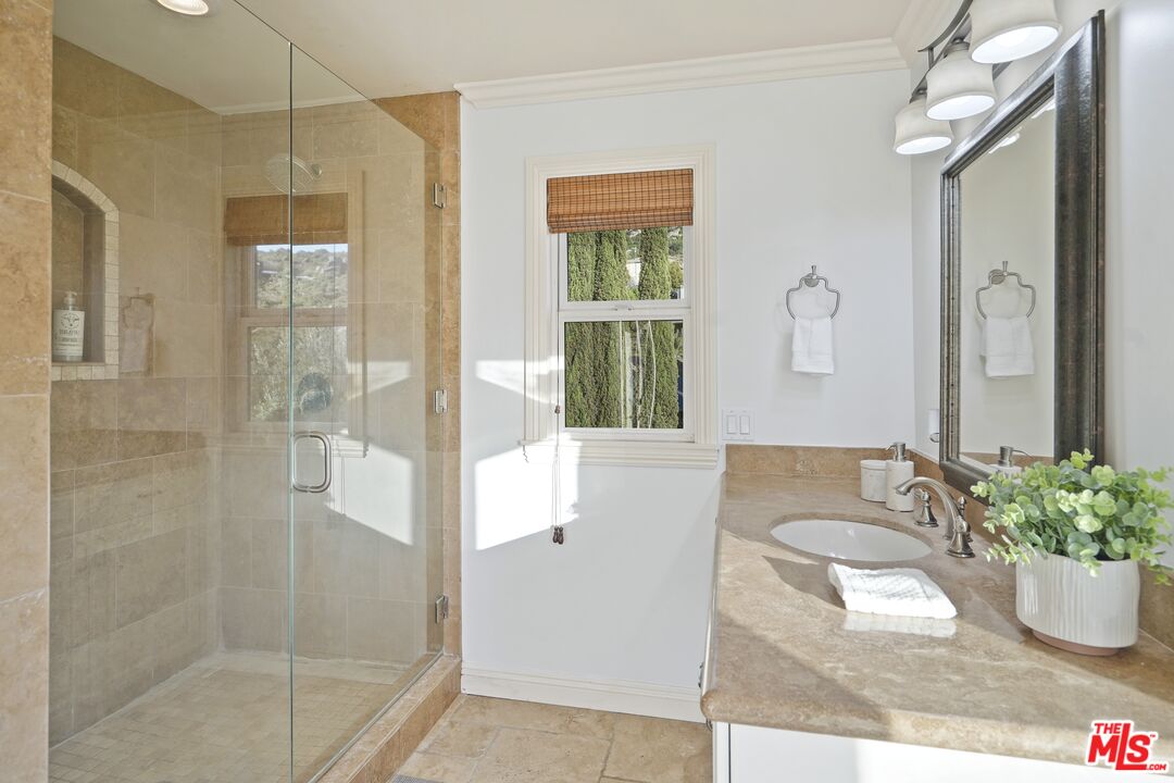 969 Crown Hill Drive Simi Valley, CA 93063 - Photo 32 of 62 a bathroom with a tub shower and mirror