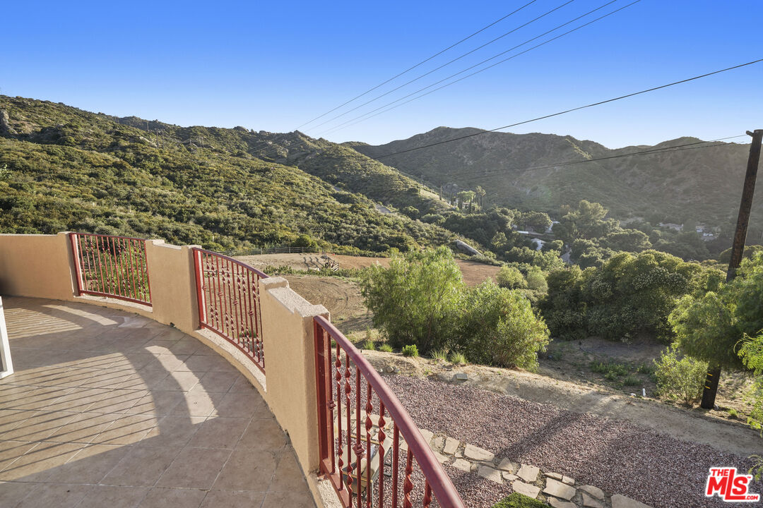 969 Crown Hill Drive Simi Valley, CA 93063 - Photo 38 of 62 a view of a terrace