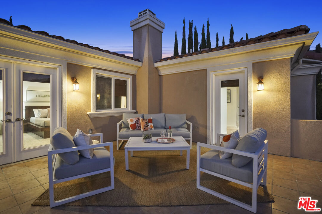 969 Crown Hill Drive Simi Valley, CA 93063 - Photo 56 of 62 a view of living room with furniture