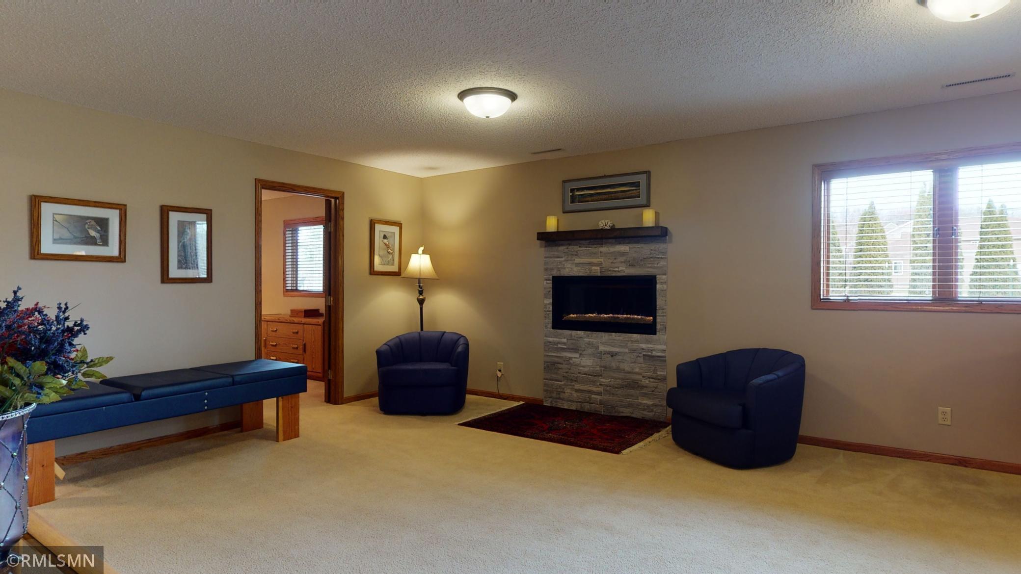2933 Mayowood Common Circle Southwest Rochester, MN 55902 - Photo 14 of 34