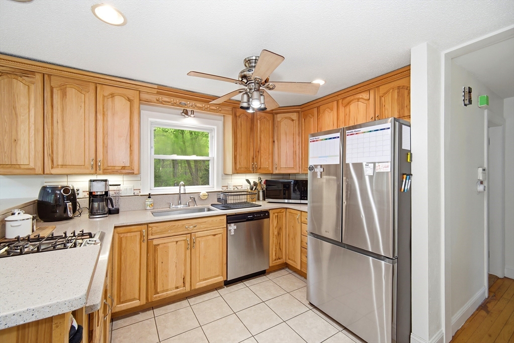 616 Cooley Street Springfield, MA 01128 - Photo 7 of 37