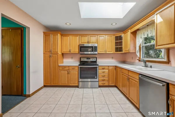 $499,900 | 14 Sil Camino Drive, Danbury, CT 06811