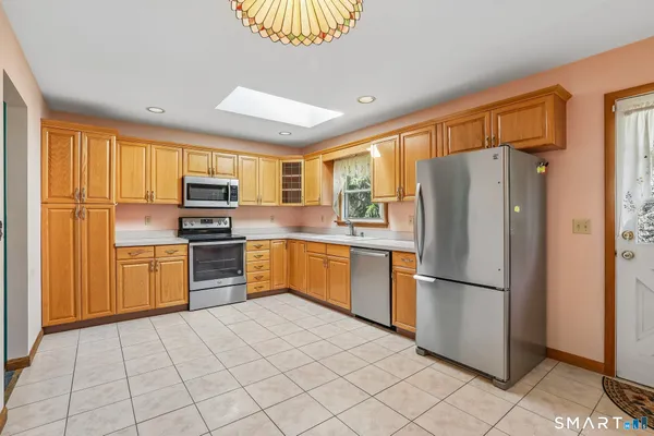 $499,900 | 14 Sil Camino Drive, Danbury, CT 06811