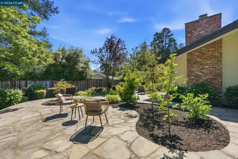 $2,095,000 | 260 Corliss Drive, Moraga, CA 94556