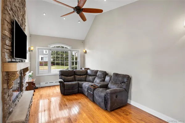 $699,999 | 42 Irving Avenue, North Babylon, NY 11703