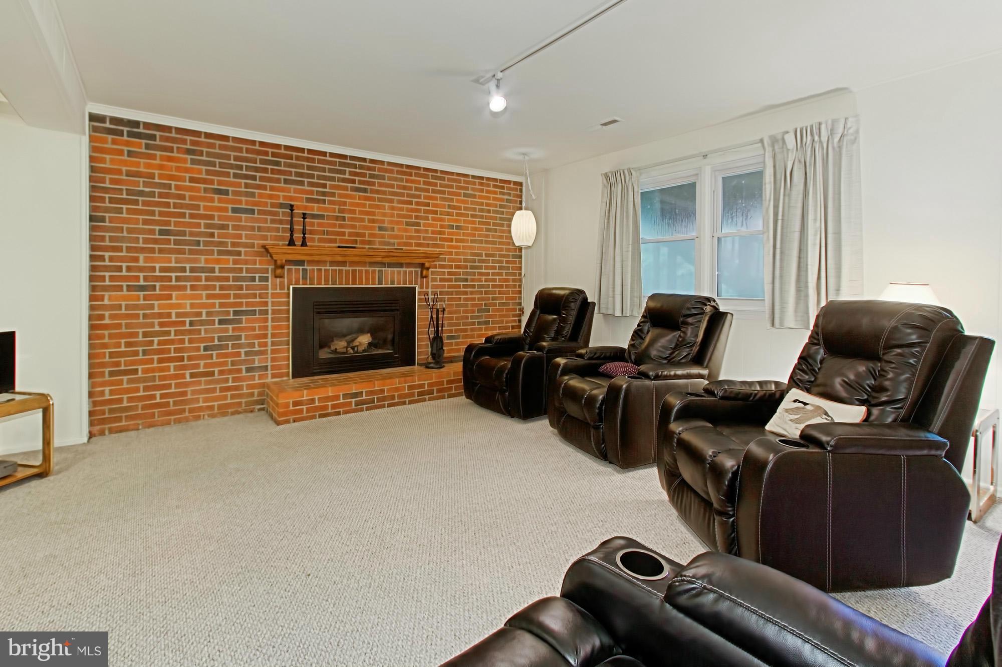 8132 Greeley Boulevard Springfield, VA 22152 - Photo 20 of 30 Family Room