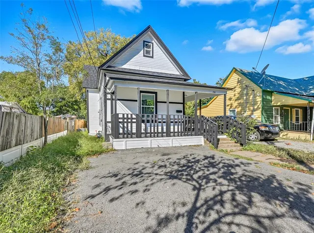 $1,350 | 728 South Elm Street, Sherman, TX 75090