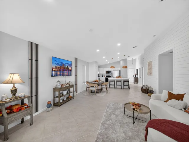 $3,500 | 2757 Southwest Versailles Terrace, Stuart, FL 34997