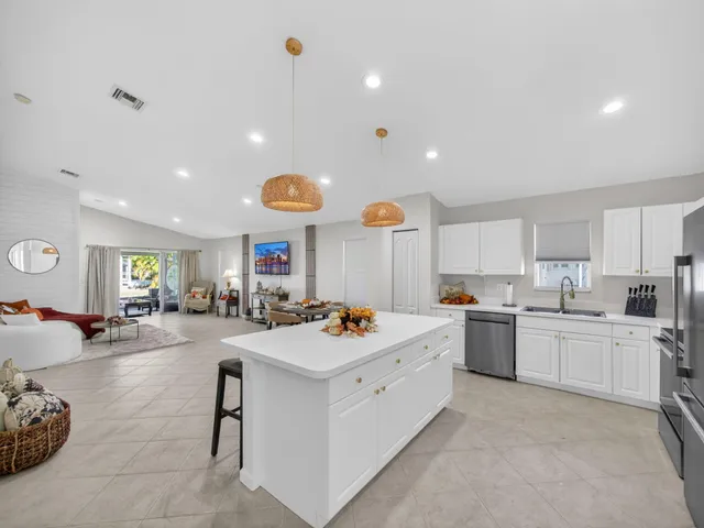 $3,500 | 2757 Southwest Versailles Terrace, Stuart, FL 34997