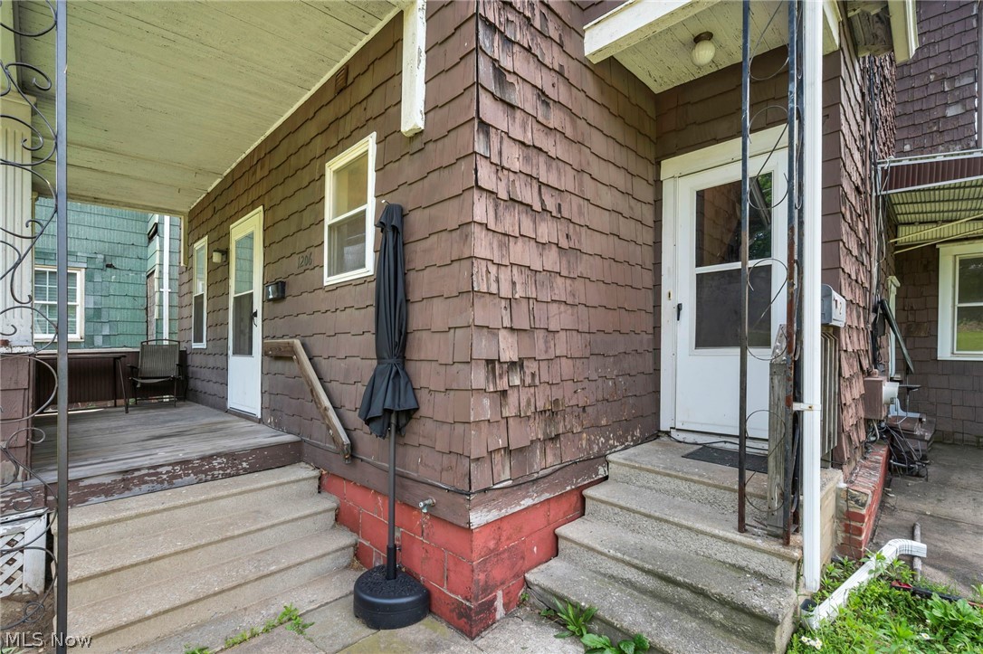 1206 Lawrence Road Northeast Canton, OH 44705 - Photo 3 of 26